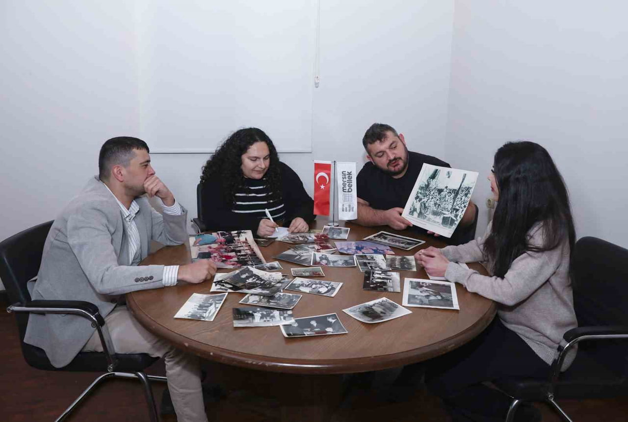 MERSİN’İN GEÇMİŞİNE TANIKLIK EDEN İSİMLERİ BİR ARAYA GETİREN MERSİN BELLEK OFİSİ, SÖZLÜ TARİH...