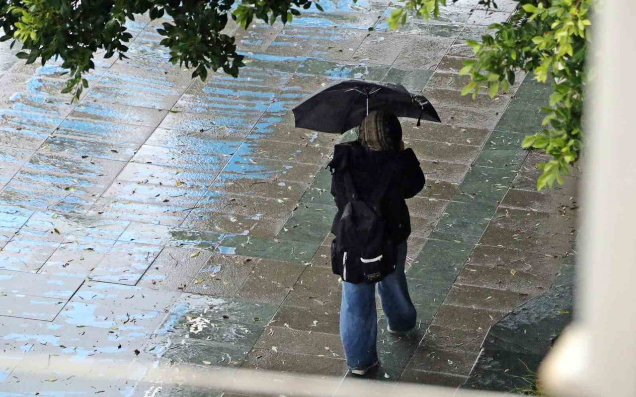 METEOROLOJİ 4. BÖLGE MÜDÜRLÜĞÜNÜN SARI KOD UYARISININ ARDINDAN ANTALYA'DA ETKİLİ OLAN SAĞANAK VE...