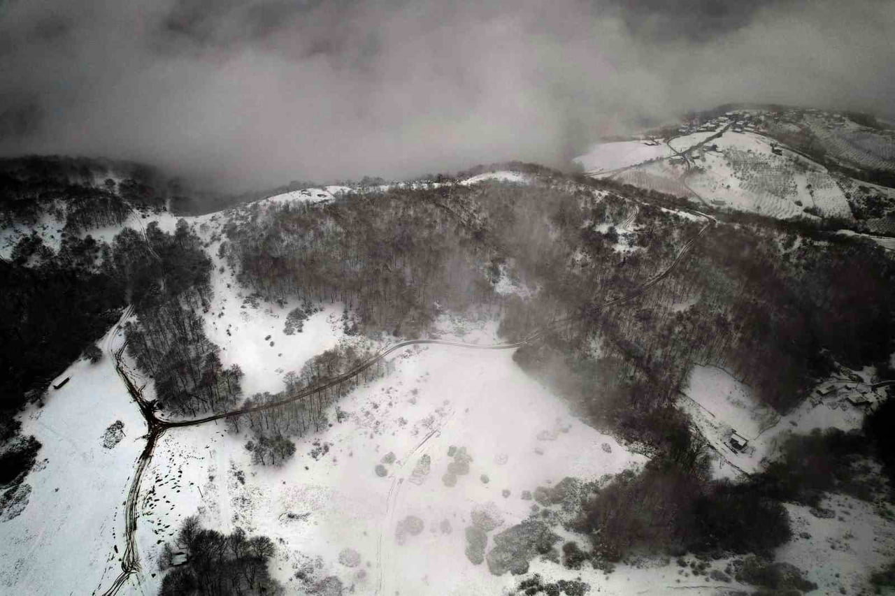METEOROLOJİ GENEL MÜDÜRLÜĞÜ'NÜN UYARILARININ ARDINDAN SAKARYA'DA ETKİLİ OLAN KAR YAĞIŞIYLA...