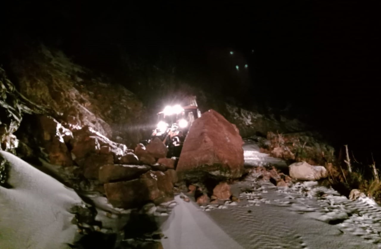 METEOROLOJİ’NİN SARI KOD UYARISI VERDİĞİ ANTALYA’DA KUVVETLİ RÜZGAR VE YAĞIŞ HAYATI OLUMSUZ...