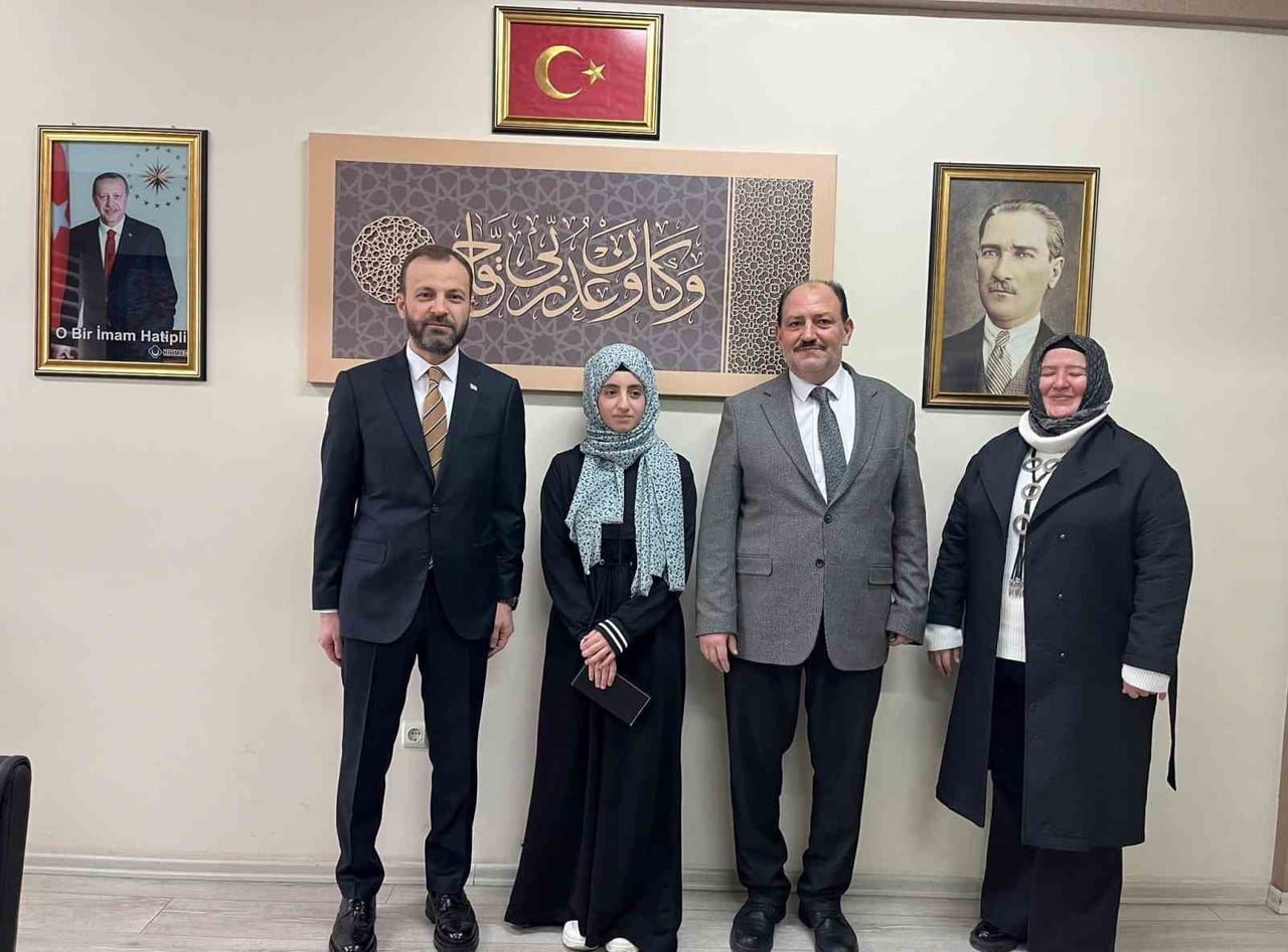 MİLLETVEKİLİ BAYIRCI, KİTAP OKUMA YARIŞMASI TÜRKİYE BİRİNCİSİ ÖĞRENCİYİ...