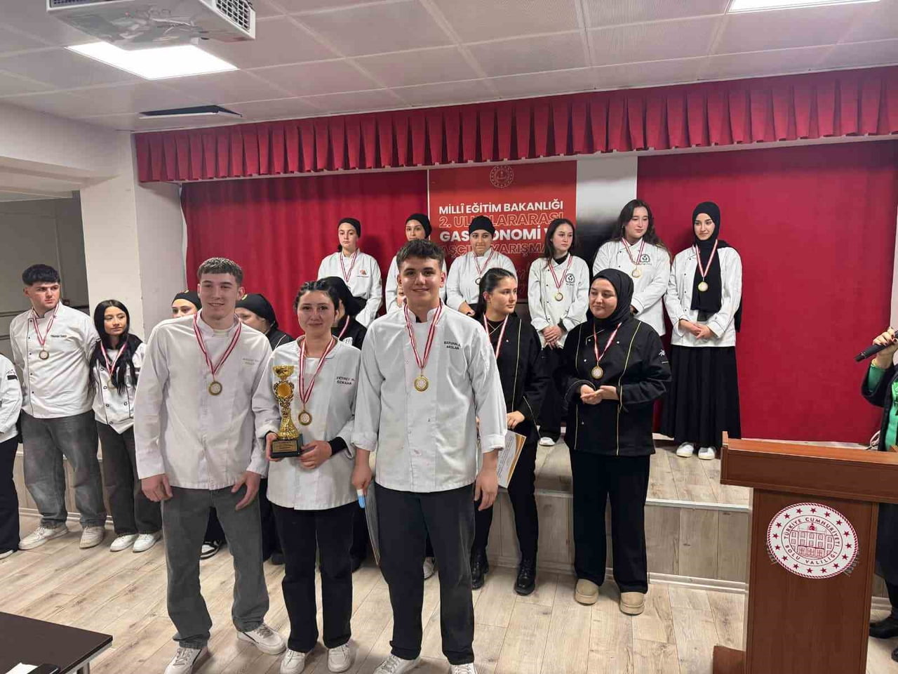 MİLLİ EĞİTİM BAKANLIĞI TARAFINDAN DÜZENLENEN LİSELERE ARASI GASTRONOMİ YARIŞMASINA KATILAN...