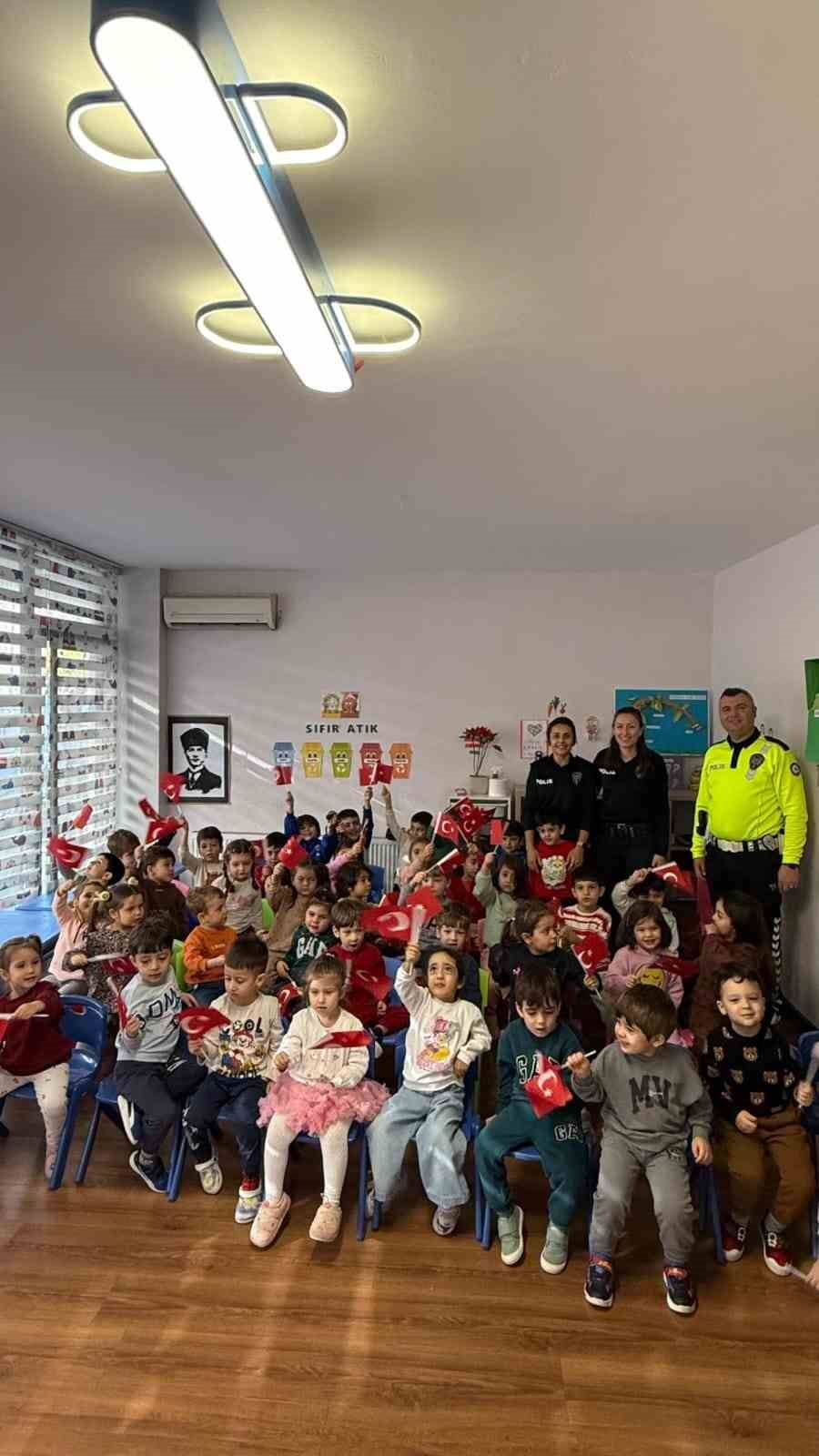 MİNİKLERE TRAFİK EĞİTİMİ