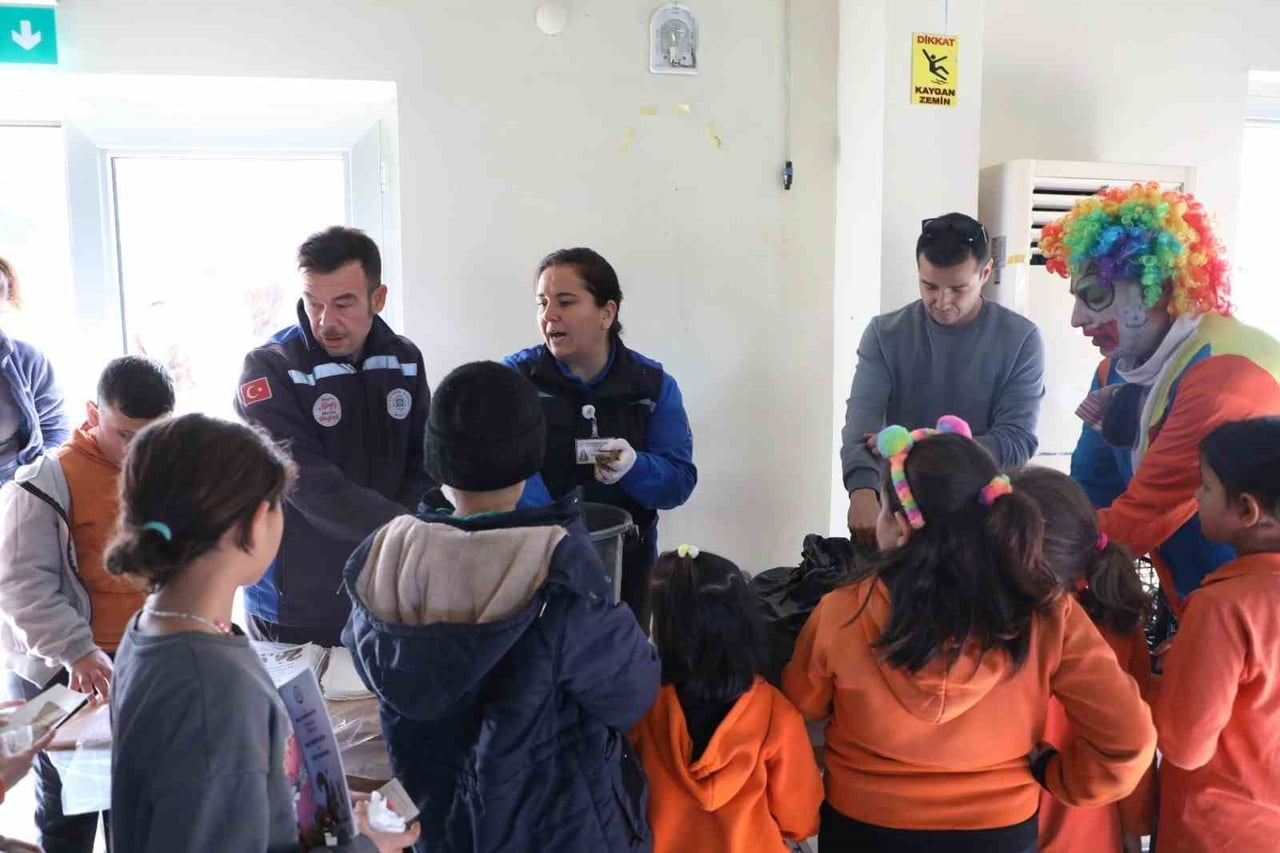 MUĞLA BÜYÜKŞEHİR BELEDİYESİ, ÇOCUKLARA GERİ DÖNÜŞÜM BİLİNCİ KAZANDIRMAK AMACIYLA EMİN ELLER GÜNDÜZ...