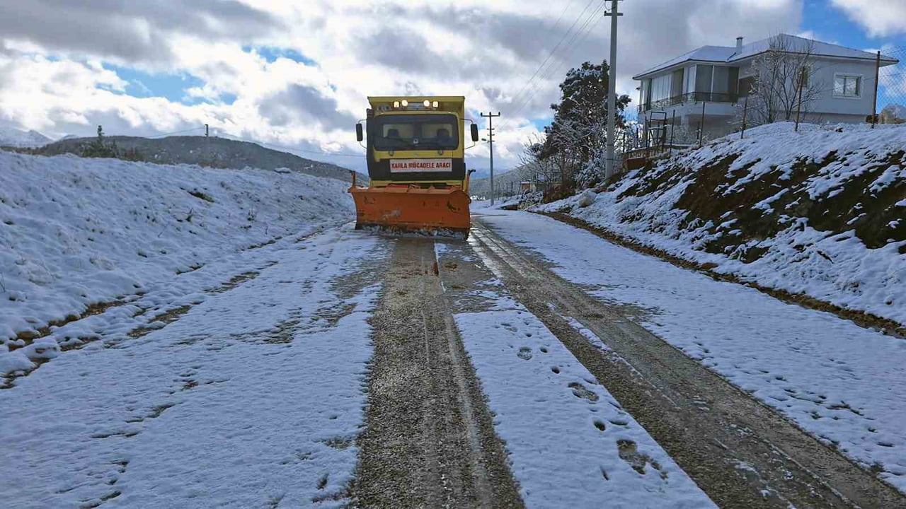 MUĞLA BÜYÜKŞEHİR BELEDİYESİ, YÜKSEK BÖLGELERDE ETKİLİ OLAN KAR YAĞIŞI NEDENİYLE İL GENELİNDE...