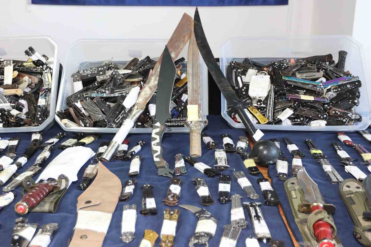 MUĞLA OTOGARLARINDA BİR YILDA CEPHANELİK GİBİ BIÇAK VE SİLAH ELE GEÇİRİLDİ