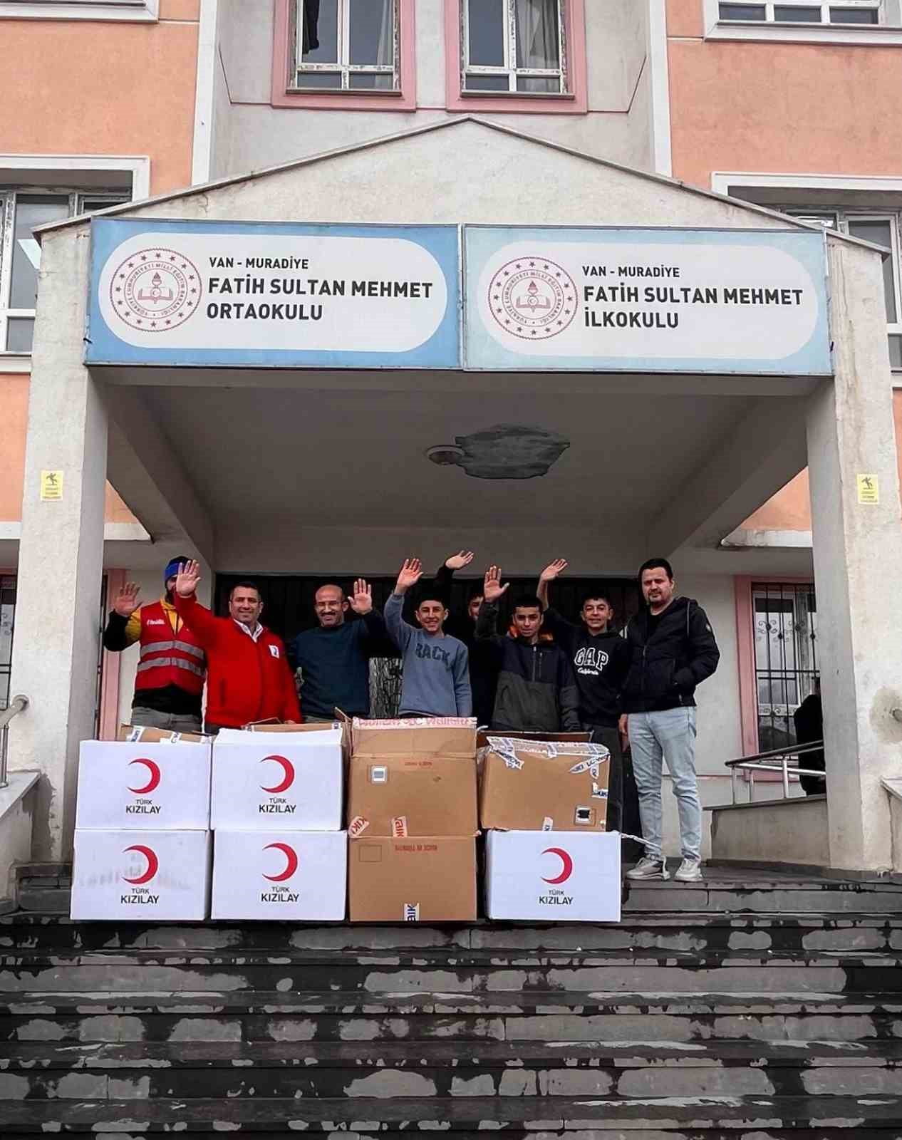 MURADİYE’DE 16 BİN ÖĞRENCİYE GİYİM DESTEĞİ