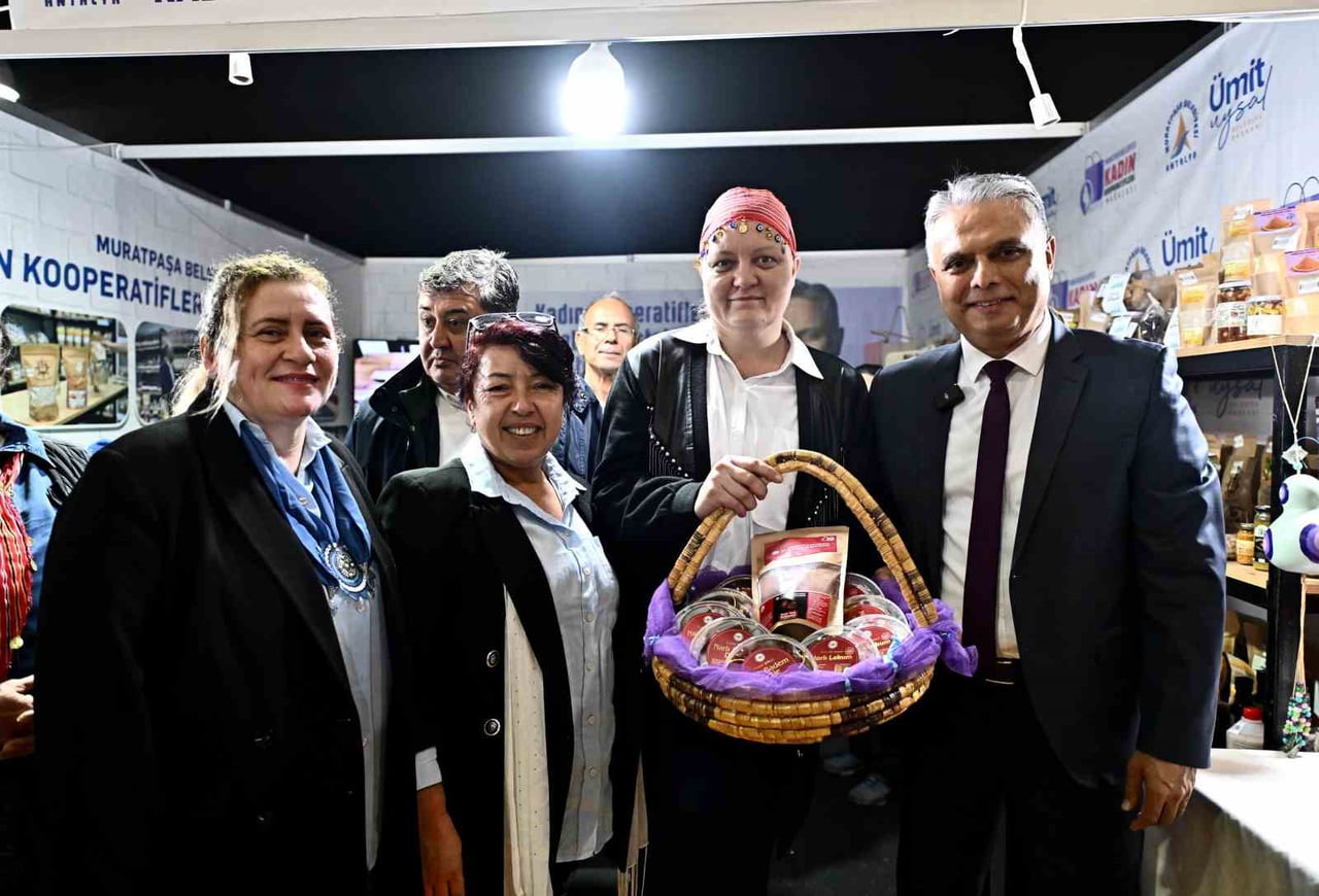 MURATPAŞA BELEDİYE BAŞKANI ÜMİT UYSAL, CAM PİRAMİT FUAR VE KONGRE MERKEZİ’NDE DÜZENLENEN TRABZON...