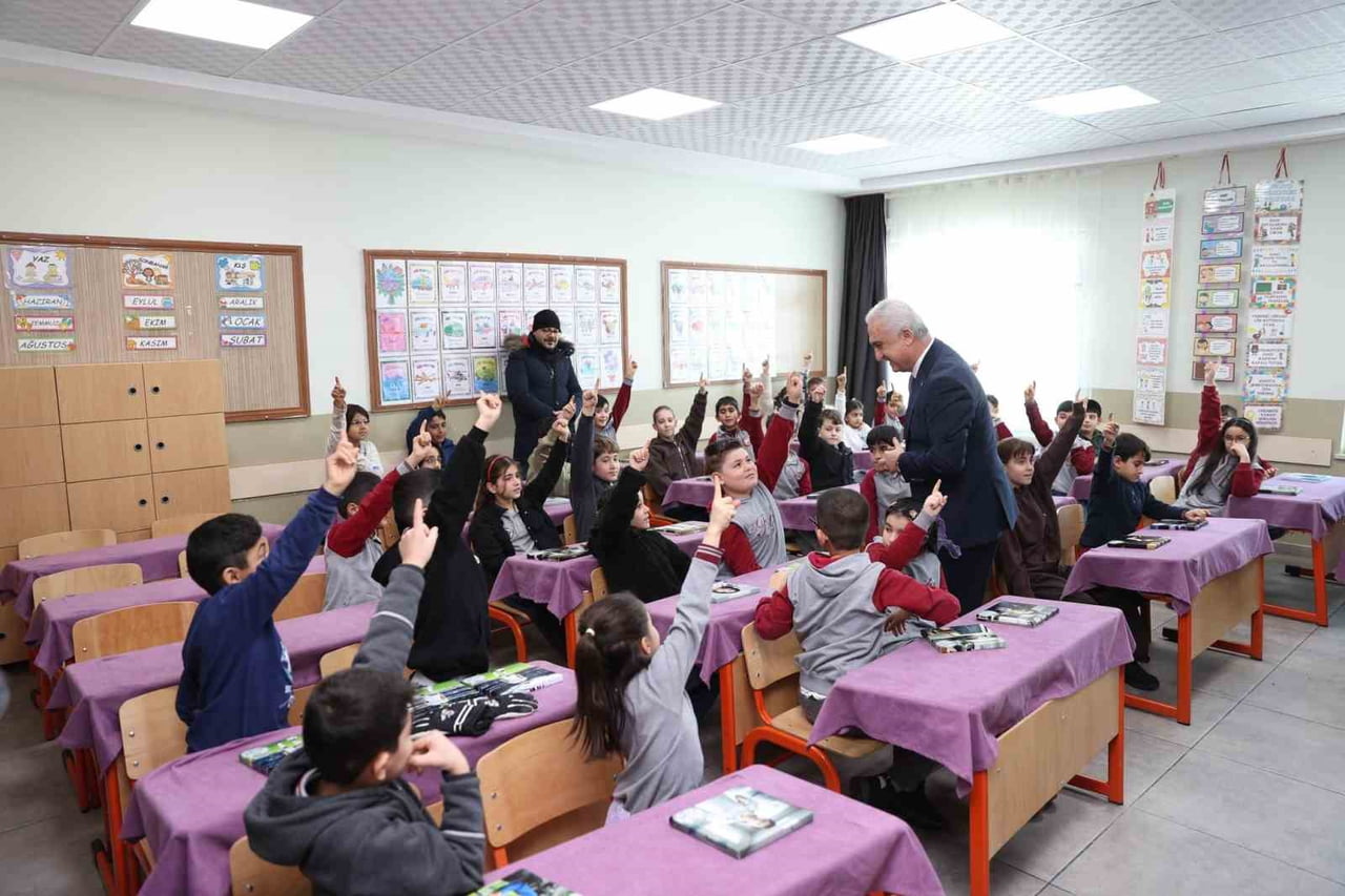 MUŞ’TA 2025-2026 EĞİTİM ÖĞRETİM YILININ İLK DÖNEMİNİN SONA ERMESİYLE 96 BİN 800 ÖĞRENCİ KARNE...