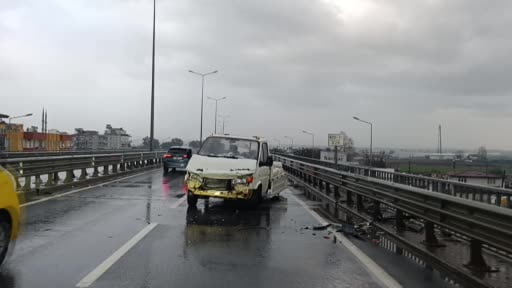 Muz sarartma işleminde kullanılan tüpler yola saçıldı: -Trafik tek şeritten sağlandı
