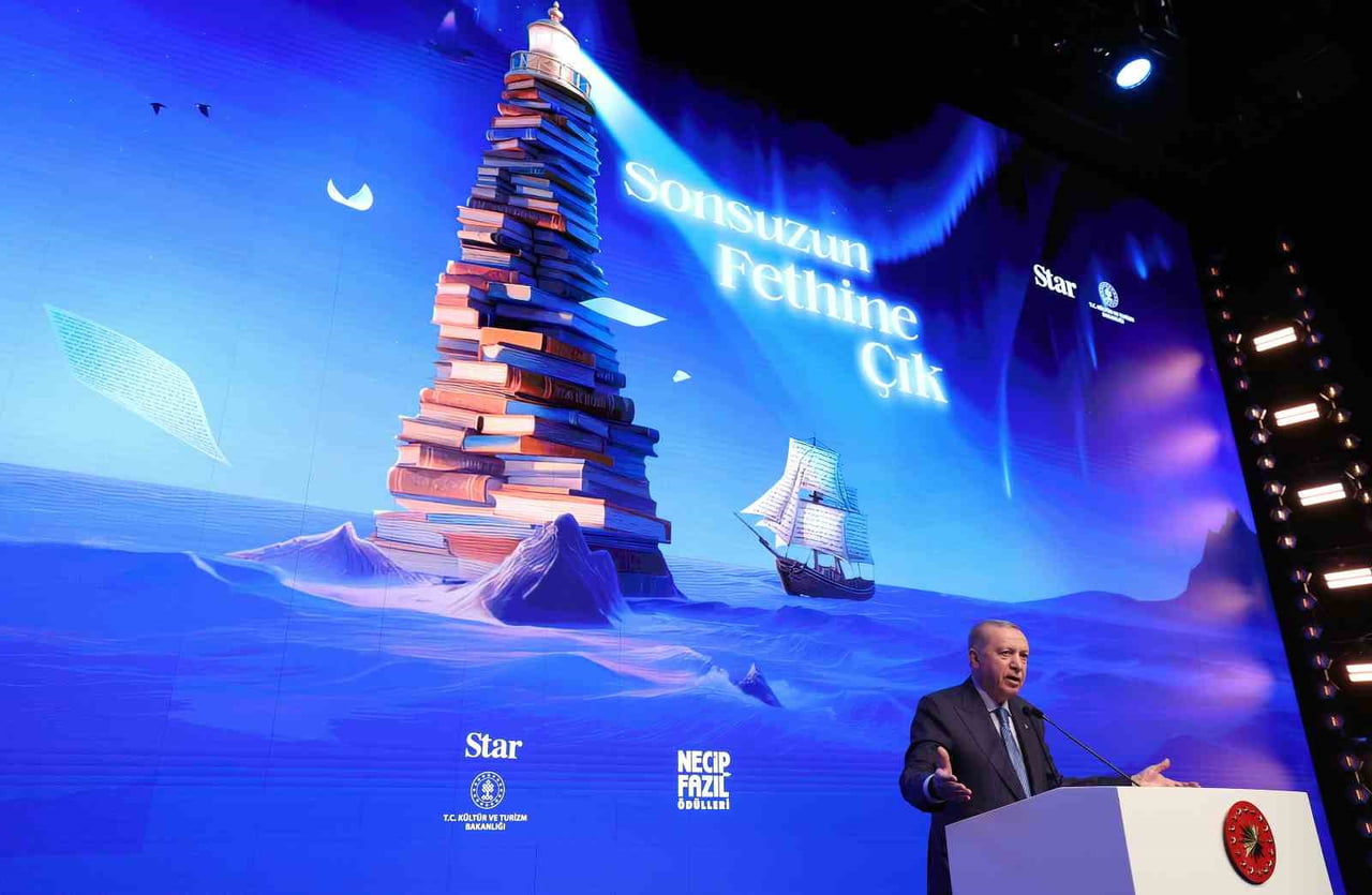 NECİP FAZIL KISAKÜREK ÖDÜLLERİ'NİN 12'NCİSİ, ‘SONSUZUN FETHİNE ÇIK' TEMASIYLA BEYOĞLU ATATÜRK...