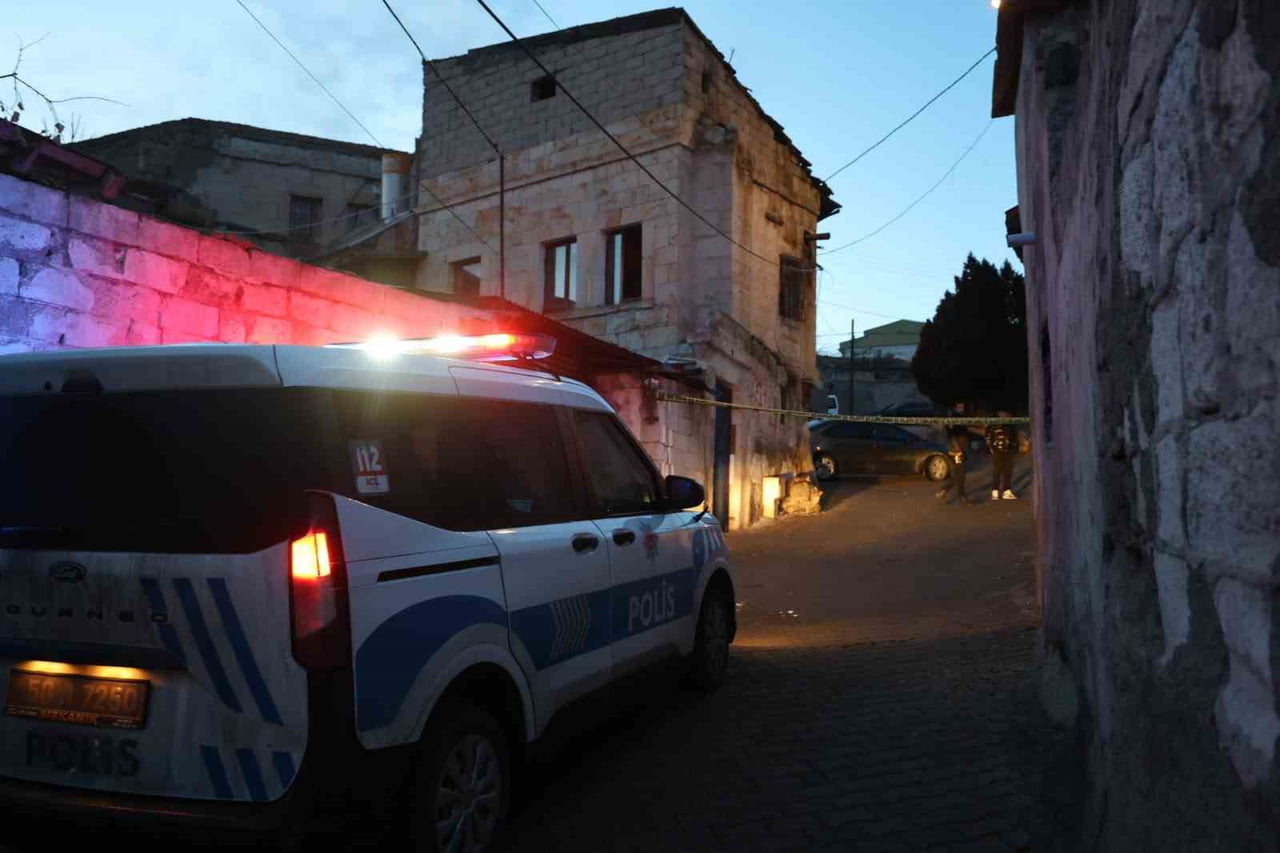 NEVŞEHİR’DE, KENDİSİNDEN BİR SÜREDİR HABER ALINAMAYAN BİR KİŞİ, İKAMET ETTİĞİ EVDE HAYATINI...