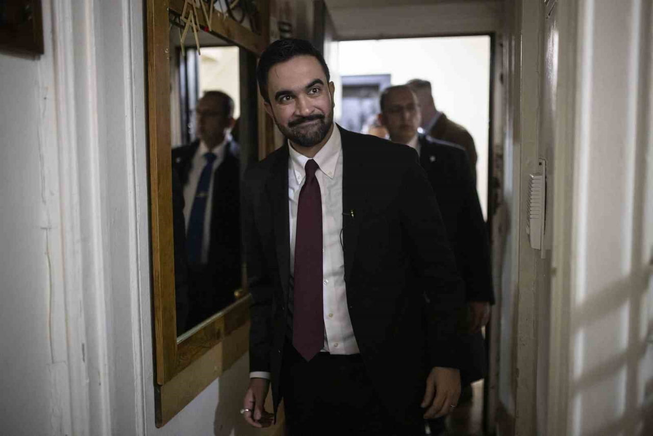 NEW YORK (İHA) - NEW YORK BELEDİYE BAŞKANI ZOHRAN MAMDANİ, GÖREVE BAŞLAMASININ ARDINDAN İLK RESMİ...