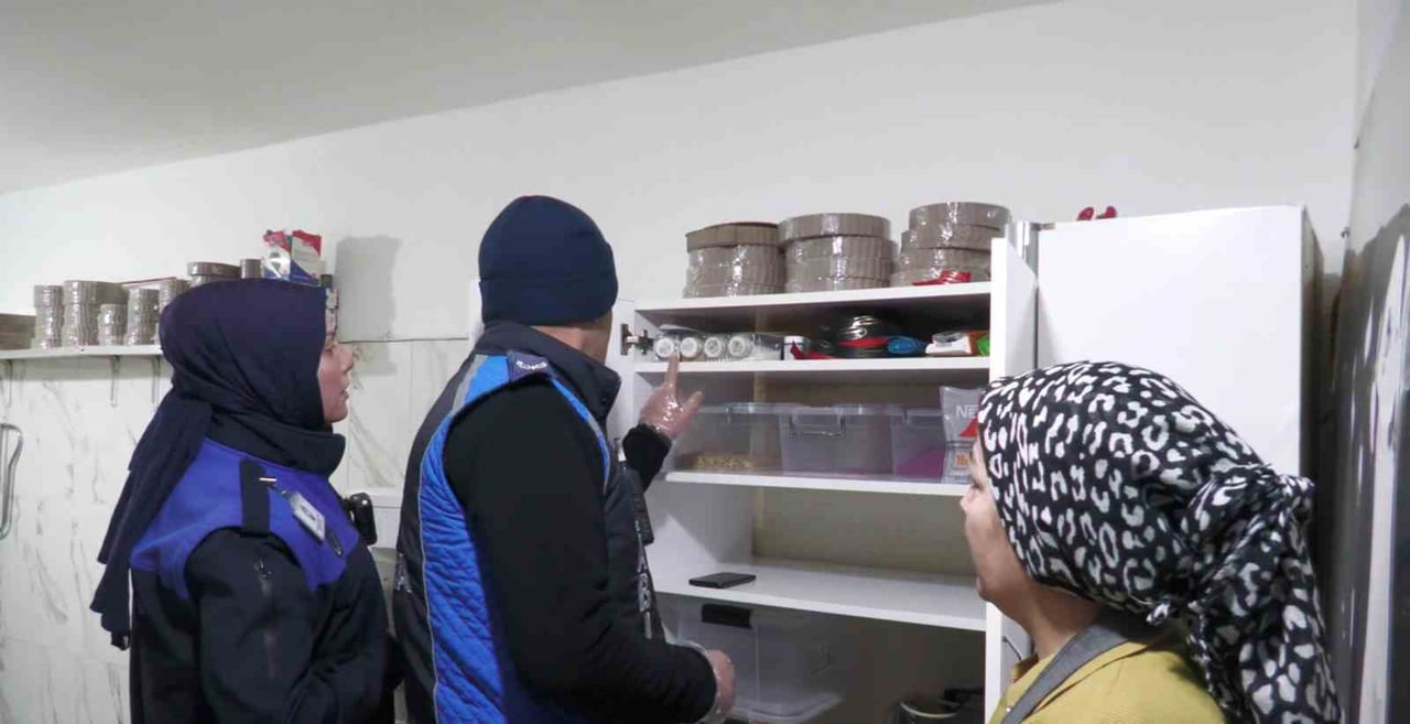 NİĞDE’DE MARKET, FIRIN VE PASTANELERDE DENETİMLERİNİ SÜRDÜREN EKİPLER, BU KEZ İŞİNİ KURALLARA...