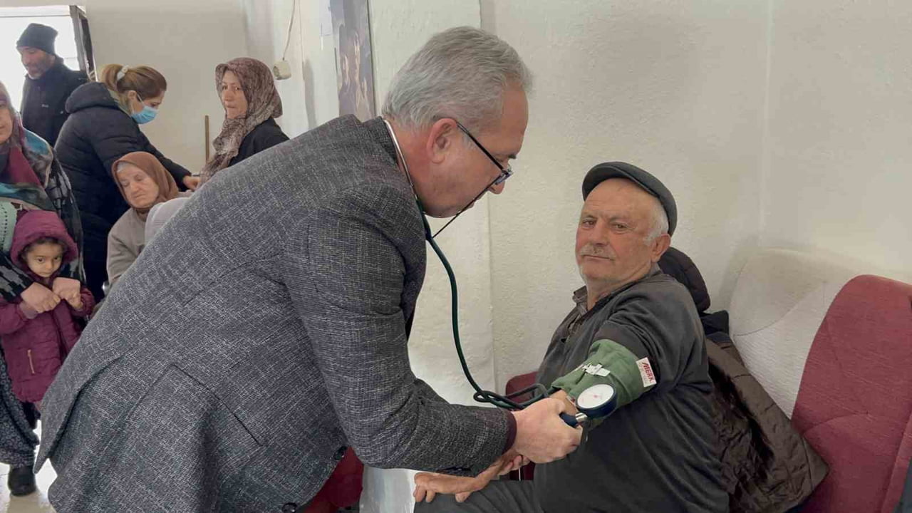 NİĞDE İL SAĞLIK MÜDÜRLÜĞÜNCE OLUŞTURULAN MOBİL SAĞLIK TİMLERİ, KENT MERKEZİNE UZAK KÖY VE...