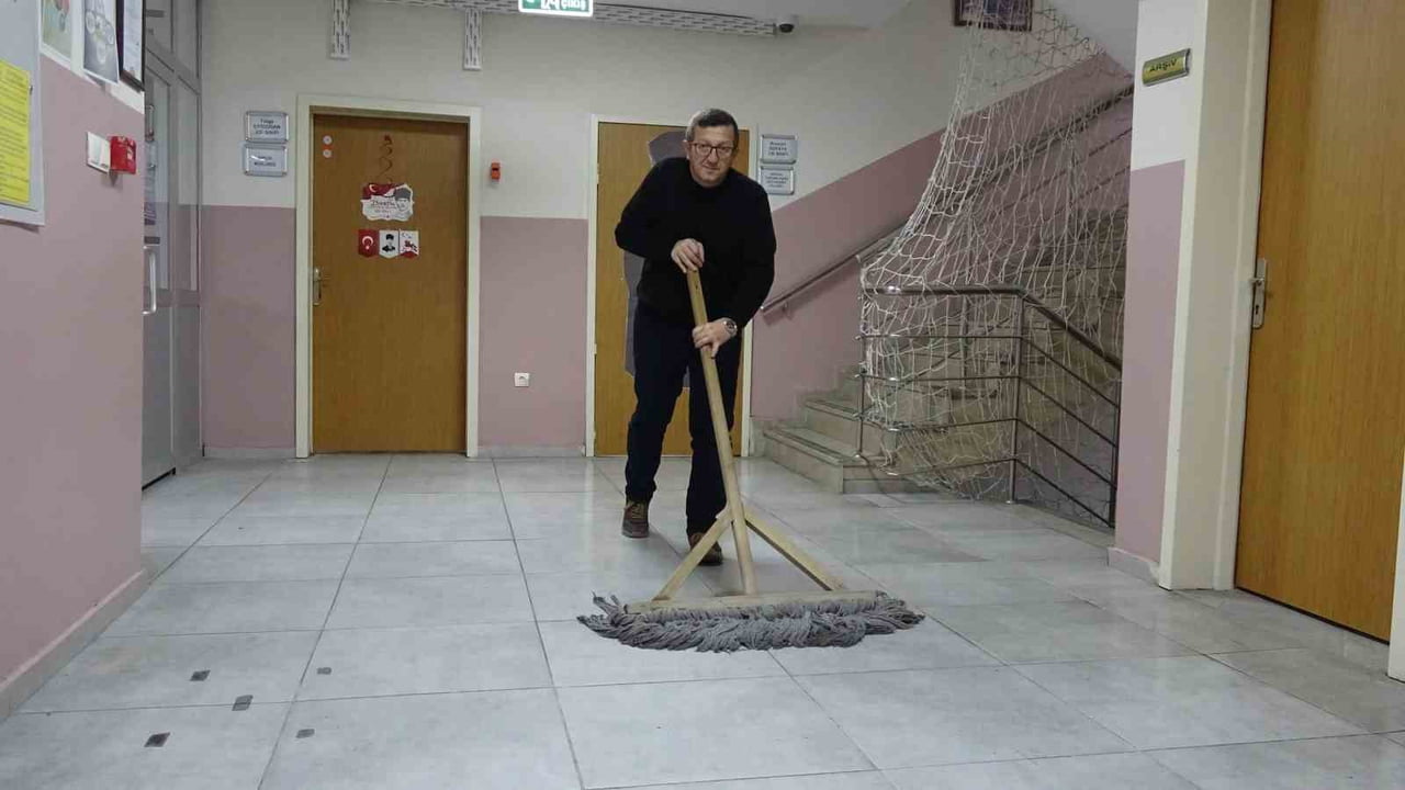 OKUL HİZMETLİSİ TEMİZLİĞİ