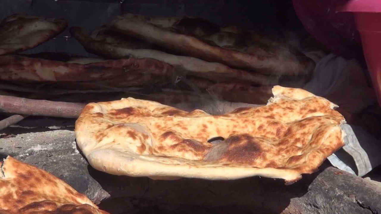 ONLARIN EVİ BİR ÇADIR, YOLU DAĞLAR, KADERİ İSE MEVSİMLER… KONAR GÖÇERLERİN YÜZYILLARDIR DEĞİŞMEYEN...