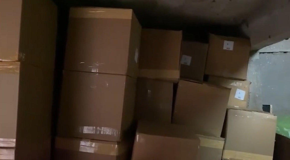 OPERASYONDA 2 TONU AŞKIN KAÇAK TÜTÜN VE YÜZ BİNLERCE MAKARON ELE GEÇİRİLDİ.