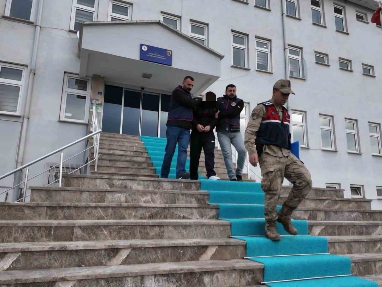 ORDU'DA, KENDİLERİNİ SAVCI, POLİS VE JANDARMA OLARAK TANITIP, 2 FARKLI KİŞİDEN YAKLAŞIK 1 MİLYON...