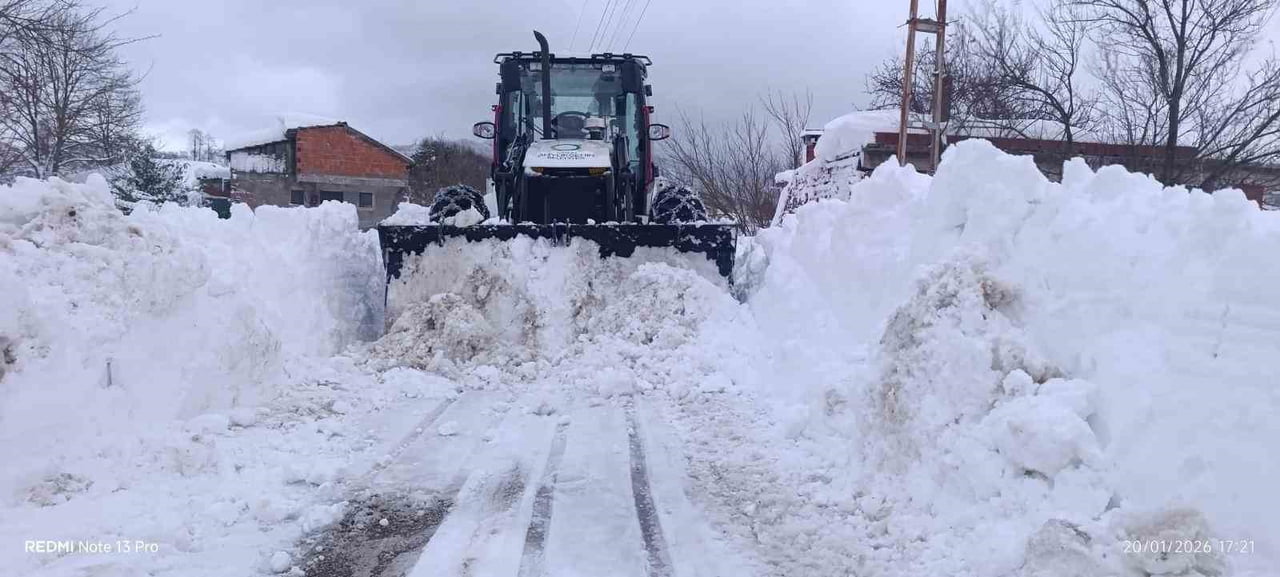 ORDU BÜYÜKŞEHİR BELEDİYESİ EKİPLERİ TARAFINDAN YÜRÜTÜLEN ÇALIŞMALAR NETİCESİNDE KAR NEDENİYLE...