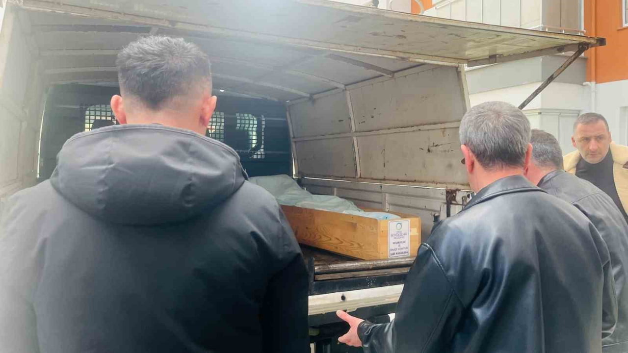 ORDU’NUN ÜNYE İLÇESİNDE, ANNESİYLE BİRLİKTE YAŞAYAN 38 YAŞINDAKİ NAZIM TURSEN BÜBERCİ, EVİNDEKİ...