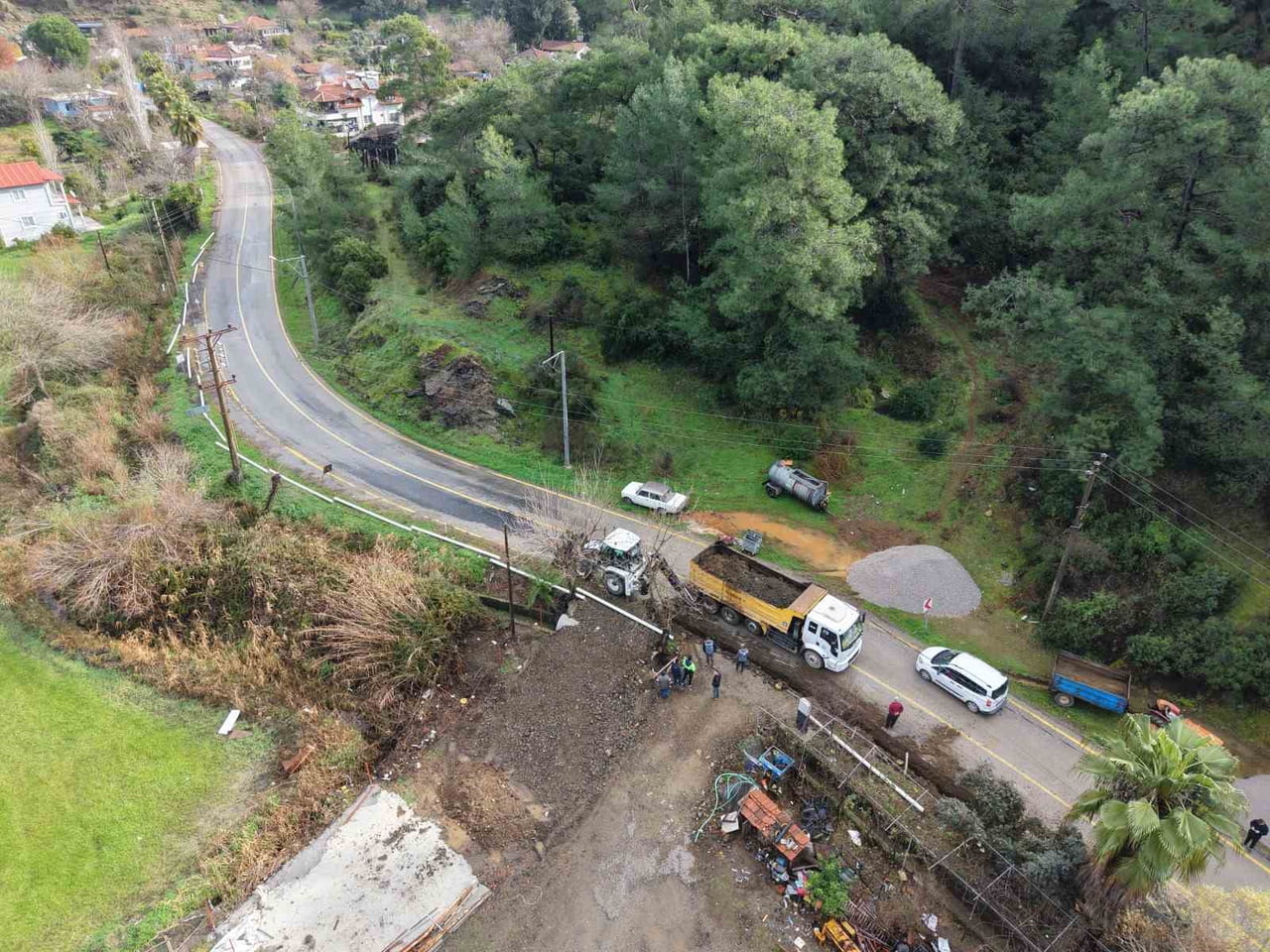 ORTACA TEPEARASI MAHALLESİ’NDEKİ İÇME SUYU HATTI YENİLENİYOR