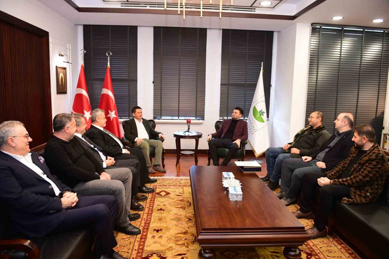 OSMANGAZİ BELEDİYE BAŞKANI ERKAN AYDIN, BURSASPOR KULÜBÜ BAŞKANI ENES ÇELİK’İ MAKAMINDA AĞIRLADI....