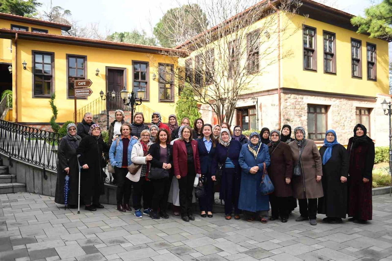 OSMANGAZİ BELEDİYESİ, İLÇEDE YAŞAYAN KADINLARIN BURSA'NIN DOĞAL GÜZELLİKLERİNİ, TARİHİ MİRASINI VE...