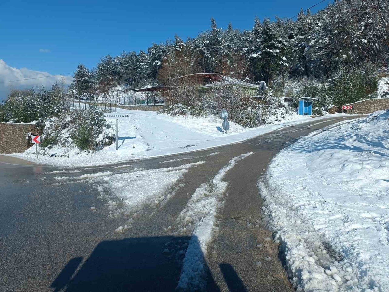 OSMANGAZİ BELEDİYESİ, KIŞ ŞARTLARININ ETKİSİNİ ARTIRDIĞI GÜNLERDE İLÇE GENELİNDE KARLA MÜCADELE...