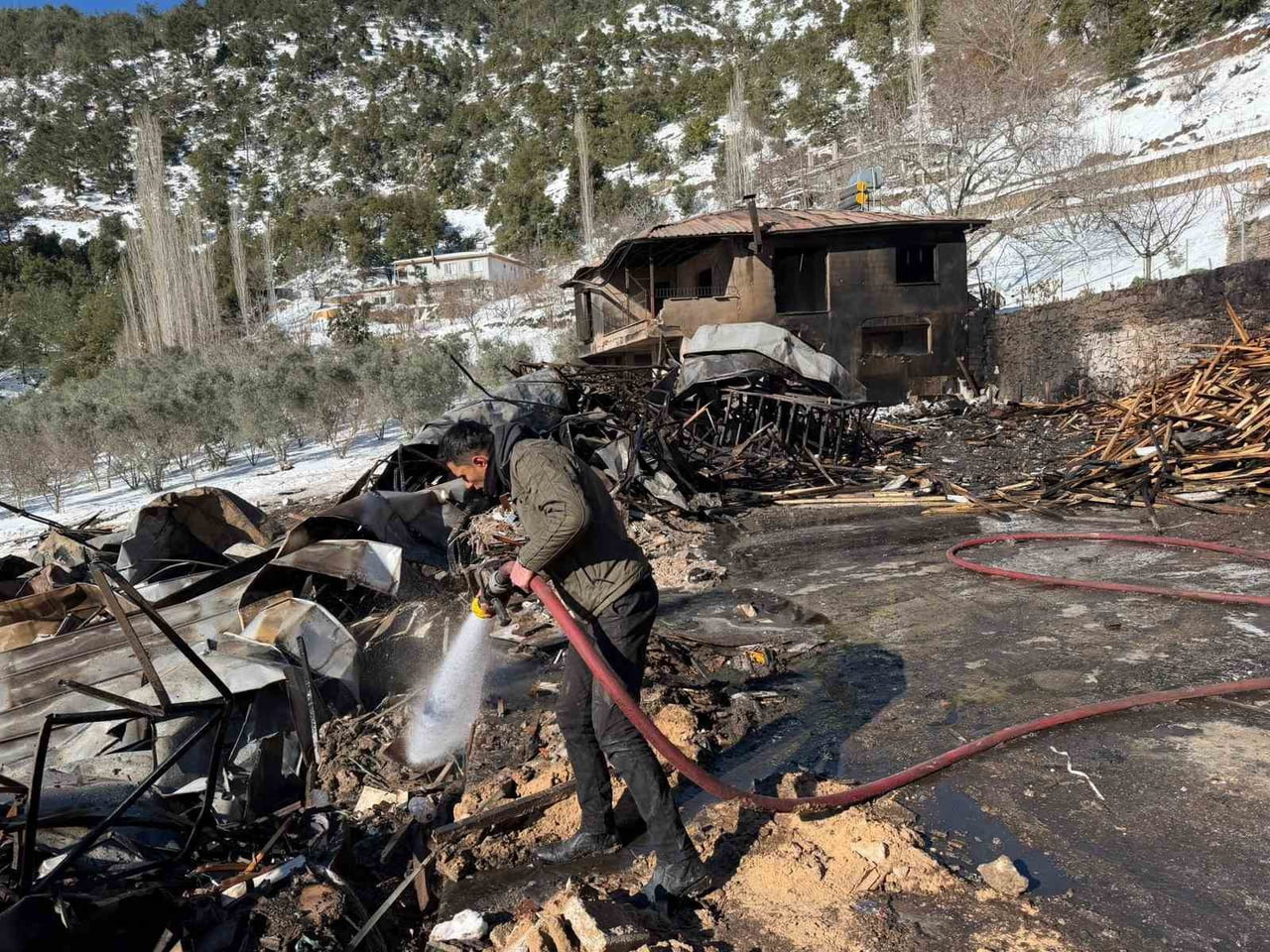 OSMANİYE’DE HIZAR ATÖLYESİ YANGINDA KÜL OLDU