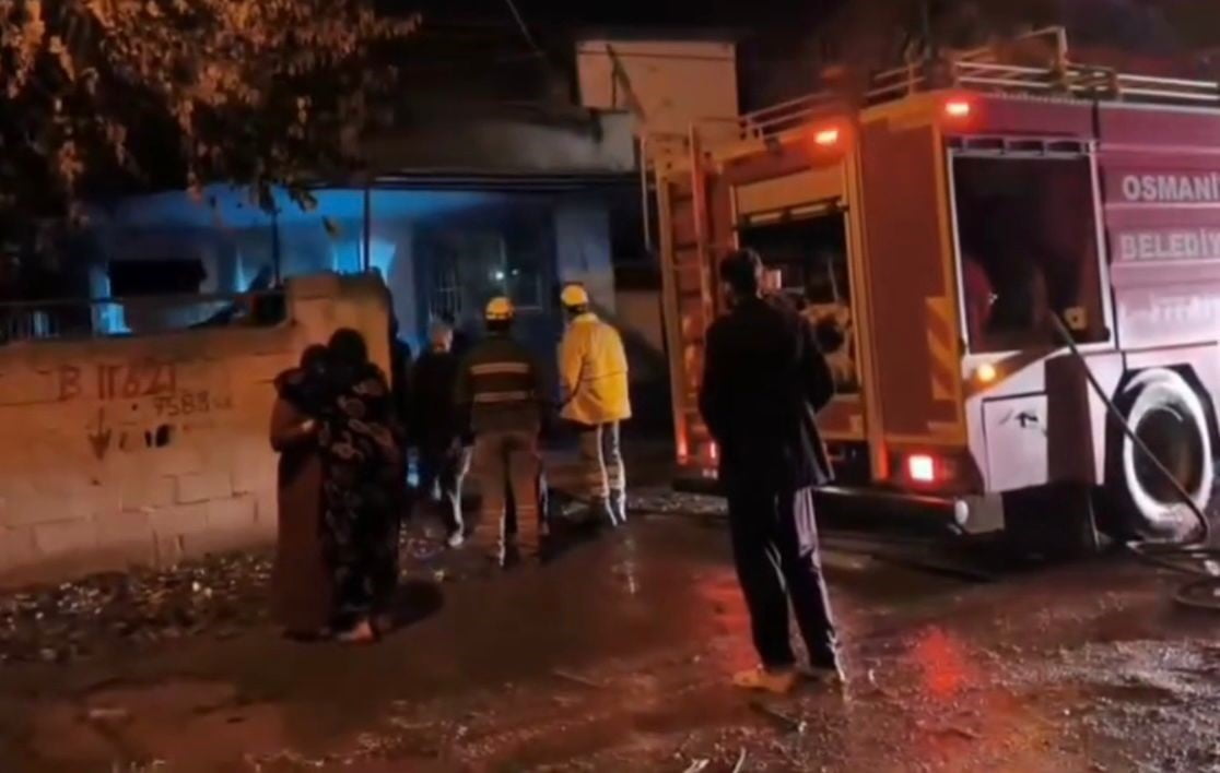 OSMANİYE’DE MÜSTAKİL BİR EVDE ÇIKAN YANGIN, İTFAİYE EKİPLERİNİN KISA SÜREDE MÜDAHALESİYLE...