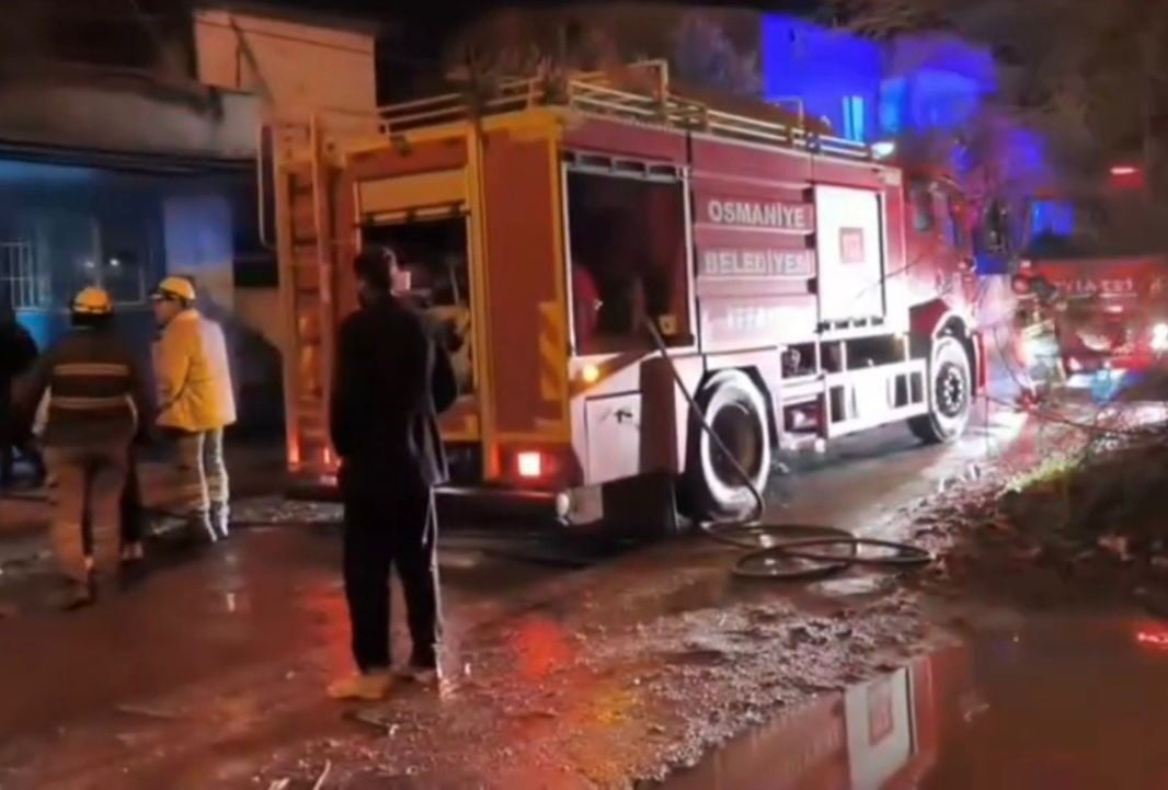 OSMANİYE’DE MÜSTAKİL BİR EVDE ÇIKAN YANGIN, İTFAİYE EKİPLERİNİN KISA SÜREDE MÜDAHALESİYLE...