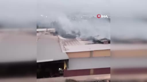 Pantolonunu giymek için geri dönen 19 yaşındaki işçi dumandan etkilenerek öldü