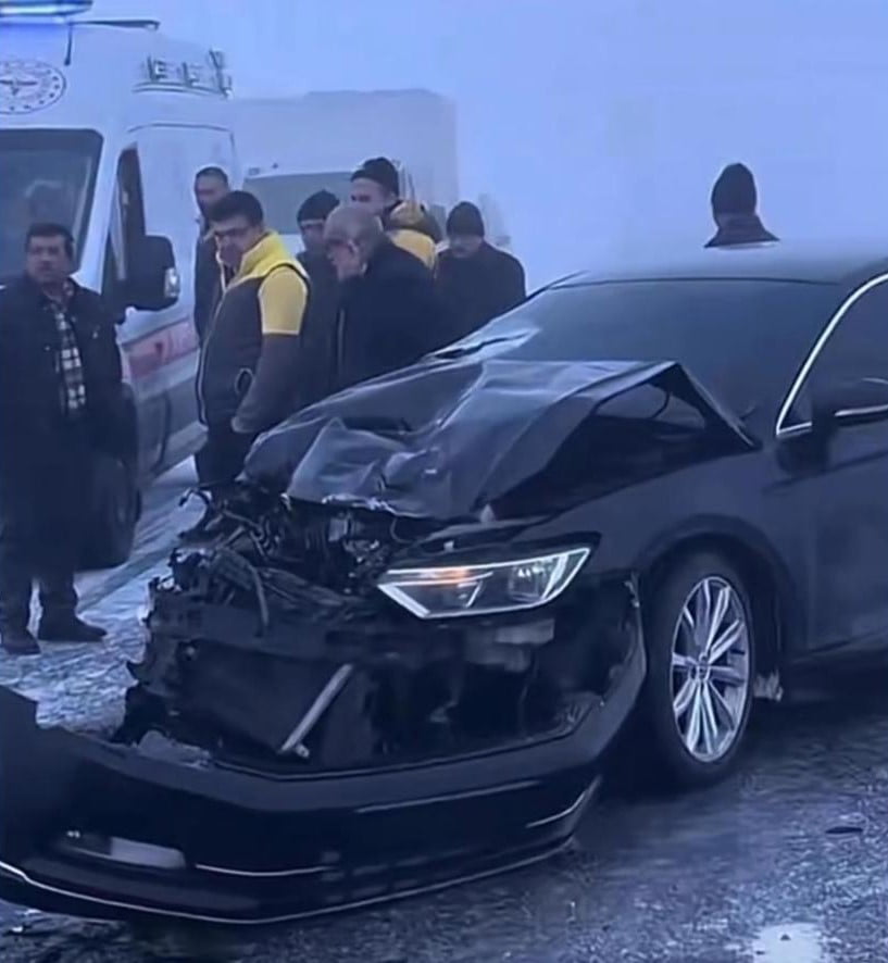 PATNOS-ERCİŞ KARAYOLUNDA SİS KAZAYA NEDEN OLDU