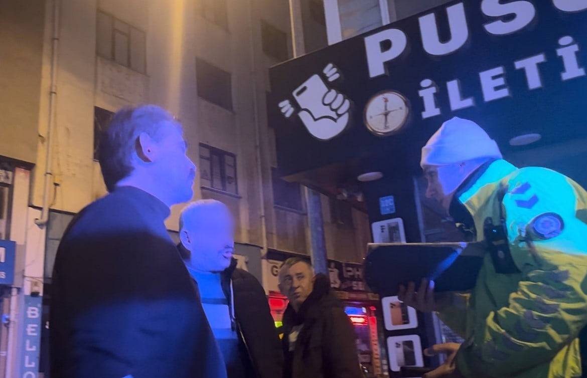 POLİSE YAKALANAN ALKOLLÜ SÜRÜCÜ: “DİREKSİYONDA AĞABEYİM VARDI”