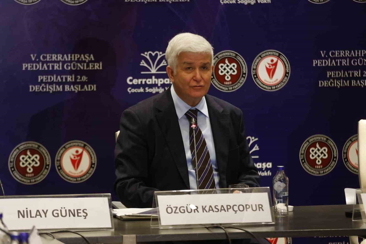 PROF. DR. KASAPÇOPUR: "15 YAŞ ALTINDAKİ ÇOCUKLARIN SOSYAL MEDYA UYGULAMALARINDAN KORUNMASINI...