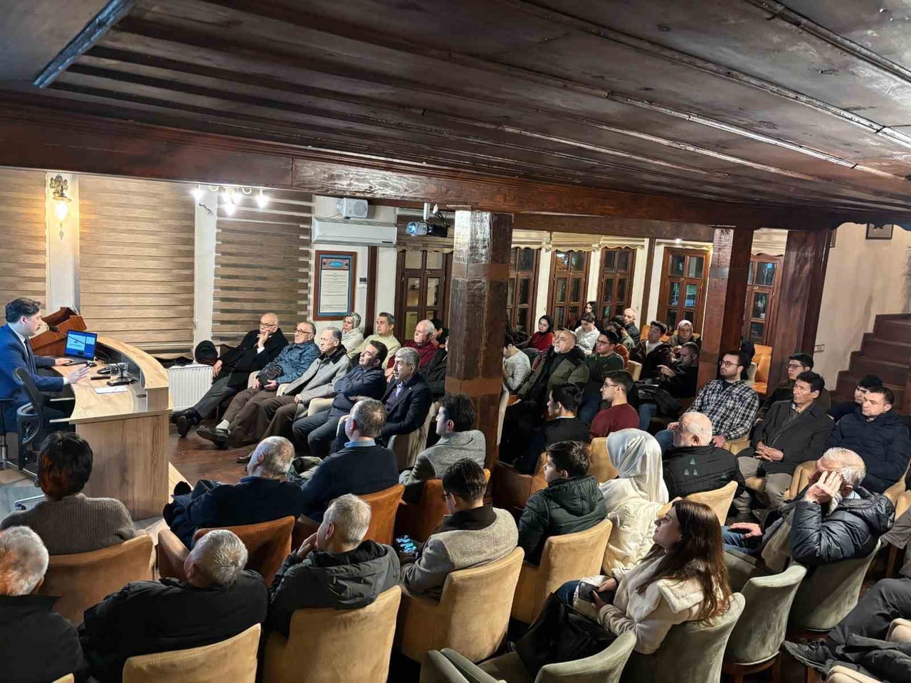 PROF. DR. VOLKAN MARTTİN, ESKİŞEHİR TÜRK OCAĞI’NIN GELENEKSELLEŞEN "PERŞEMBE SOHBETLERİ"...