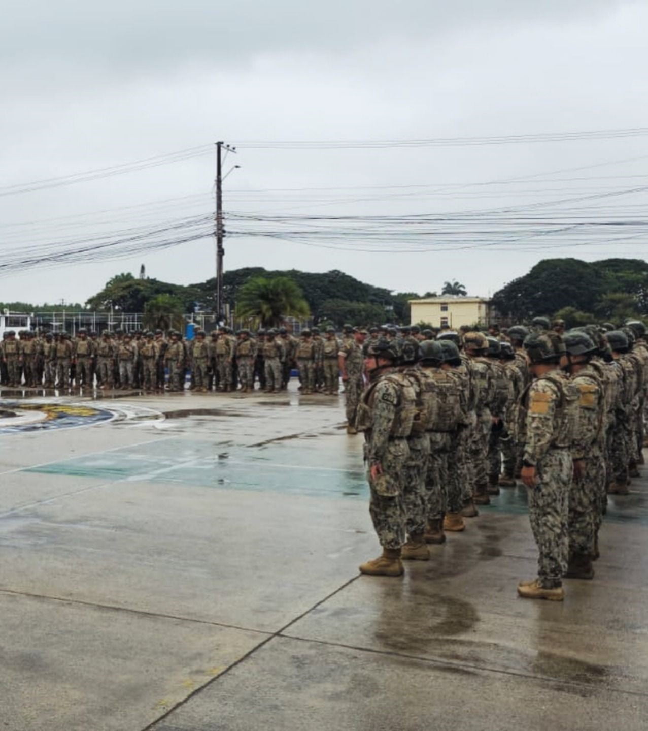 QUITO (İHA) - EKVADOR SAVUNMA BAKANLIĞI, ÜLKEDEKİ ORGANİZE SUÇ ÖRGÜTLERİYLE MÜCADELE KAPSAMINDA...