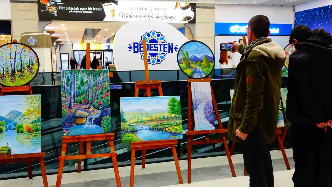 RESİM SERGİSİNE İLGİ