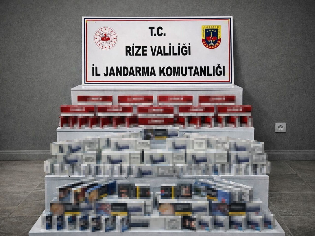 RİZE’NİN PAZAR İLÇESİNDE GERÇEKLEŞTİRİLEN KAÇAK SİGARA OPERASYONUNDA 1230 PAKET BANDROLSÜZ SİGARA...