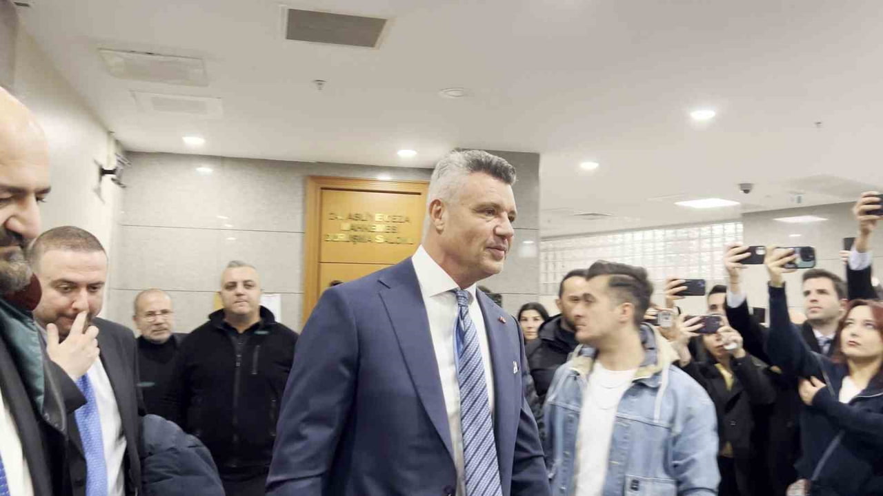 SADETTİN SARAN ‘YASADIŞI BAHSE TEŞVİK ETMEK’ SUÇUNDAN HAKİM KARŞISINA ÇIKTI