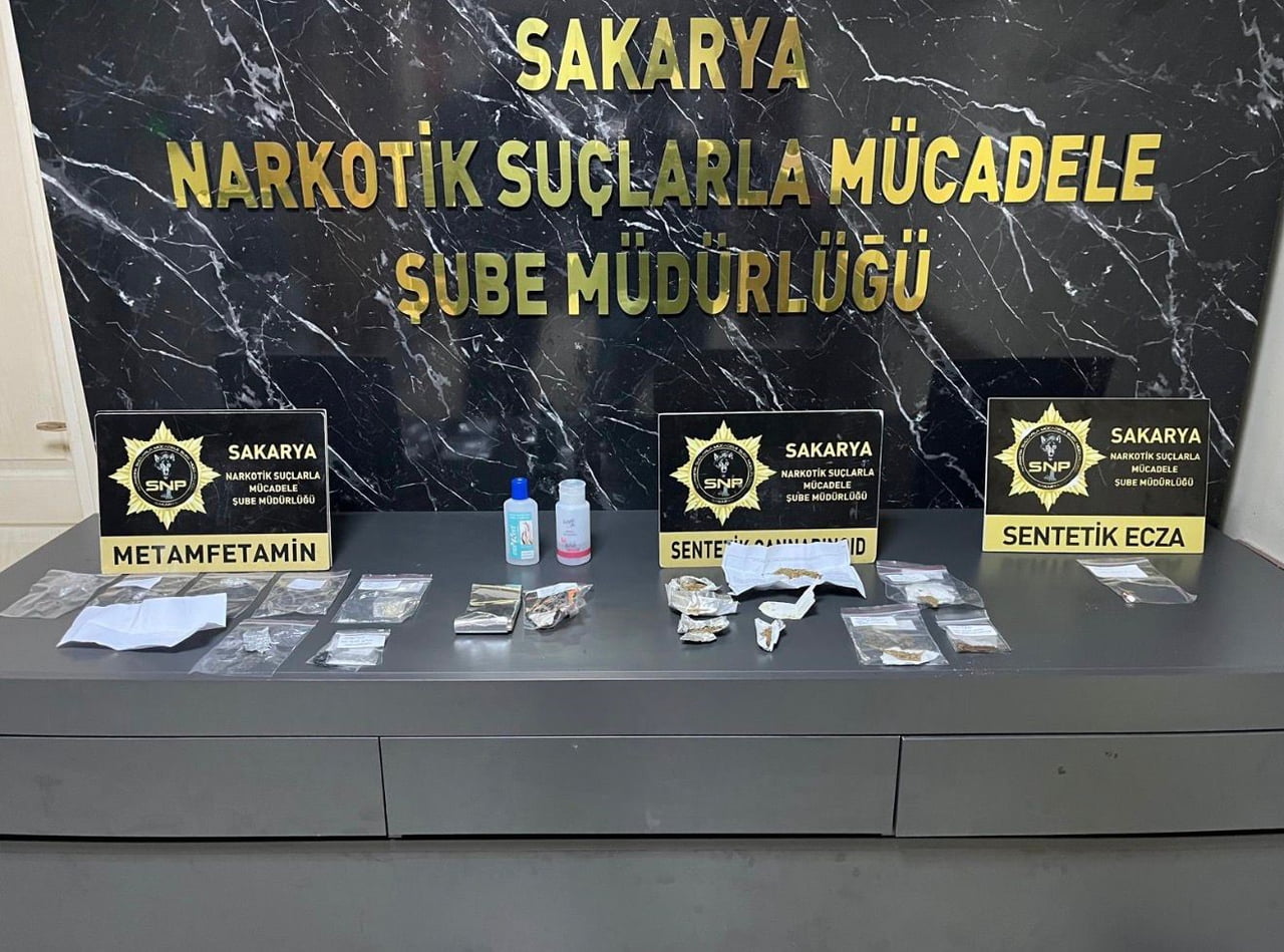 SAKARYA'DA EMNİYET EKİPLERİNCE UYUŞTURUCU MADDELER İLE MÜCADELE KAPSAMINDA GERÇEKLEŞTİRİLEN...