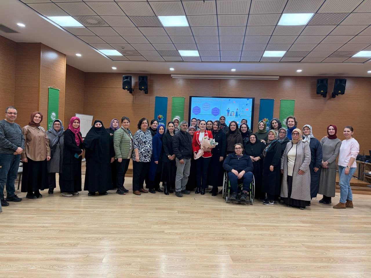 SAKARYA'DA SOSYAL GELİŞİM MERKEZİ'NDE (SGM) GERÇEKLEŞTİRİLEN SEMİNERDE BİR ARAYA GELEN ÖZEL...