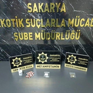 SAKARYA'NIN ADAPAZARI, ERENLER VE SERDİVAN İLÇELERİNDE EMNİYET EKİPLERİNİN DÜZENLEDİĞİ 5 AYRI...