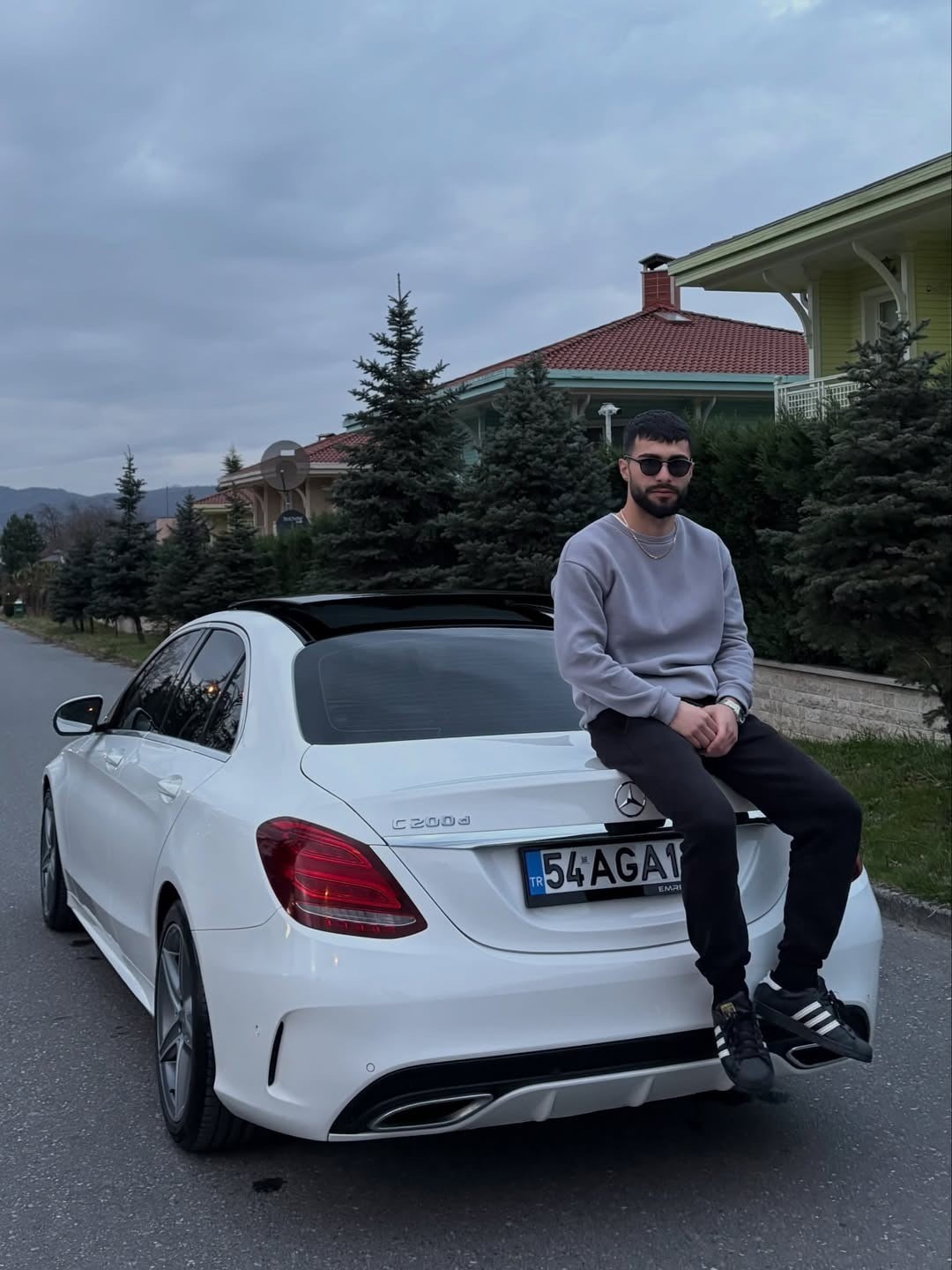 SAKARYA'NIN SAPANCA İLÇESİNDE 3 KİŞİ ARASINDA ÇIKAN KAVGADA BIÇAKLANAN 23 YAŞINDAKİ YASİN EMRE...