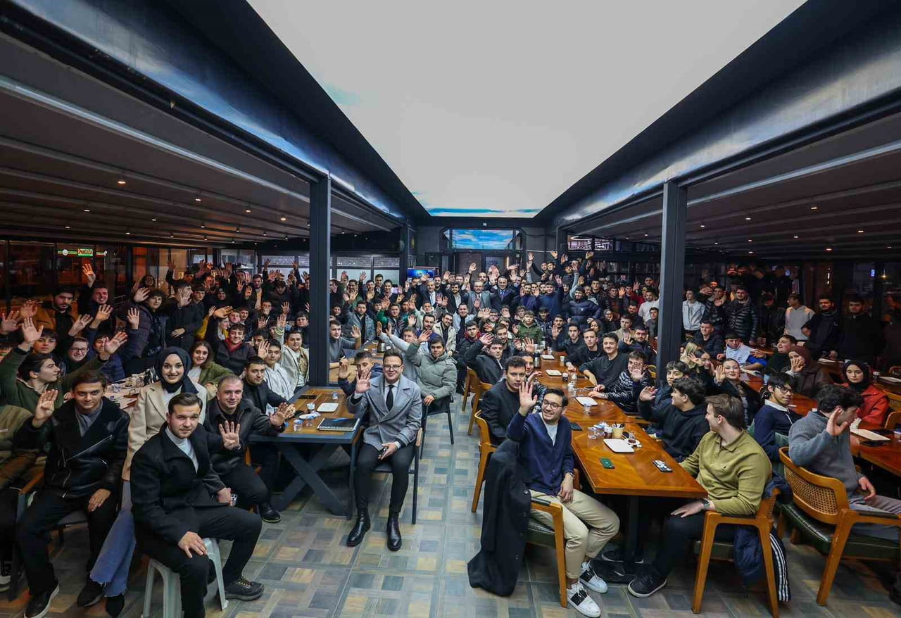 SAKARYA BÜYÜKŞEHİR BELEDİYE BAŞKANI YUSUF ALEMDAR, AK PARTİ GENÇLİK KOLLARI TARAFINDAN DÜZENLENEN...