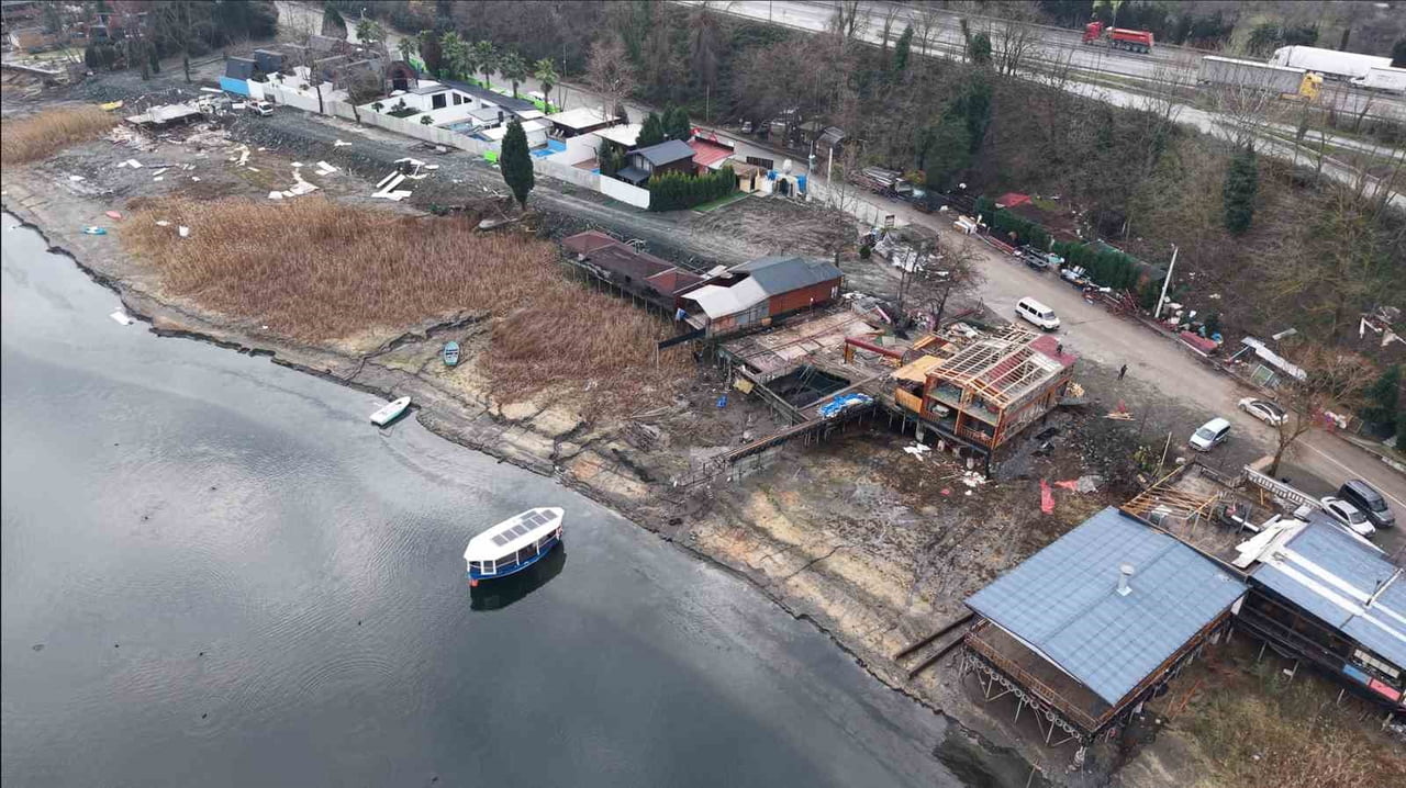 SAKARYA BÜYÜKŞEHİR BELEDİYESİ SU VE KANALİZASYON İDARESİ (SASKİ), SAPANCA GÖLÜ KIYISINDA TESPİT...