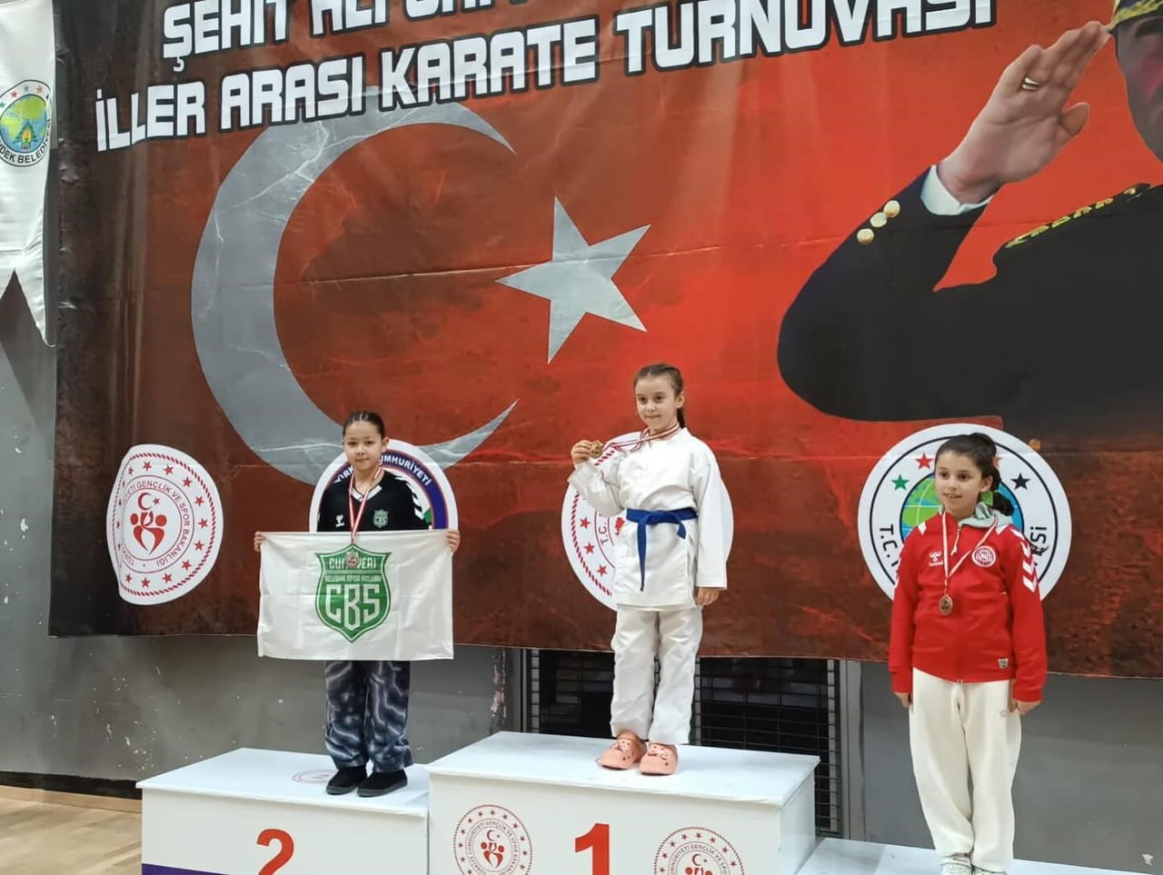 SAKARYA’DA GERÇEKLEŞTİRİLEN ŞEHİT ALİ GAFFAR OKKAN İLLER ARASI KARATE TURNUVASINDA CUMAYERİ...