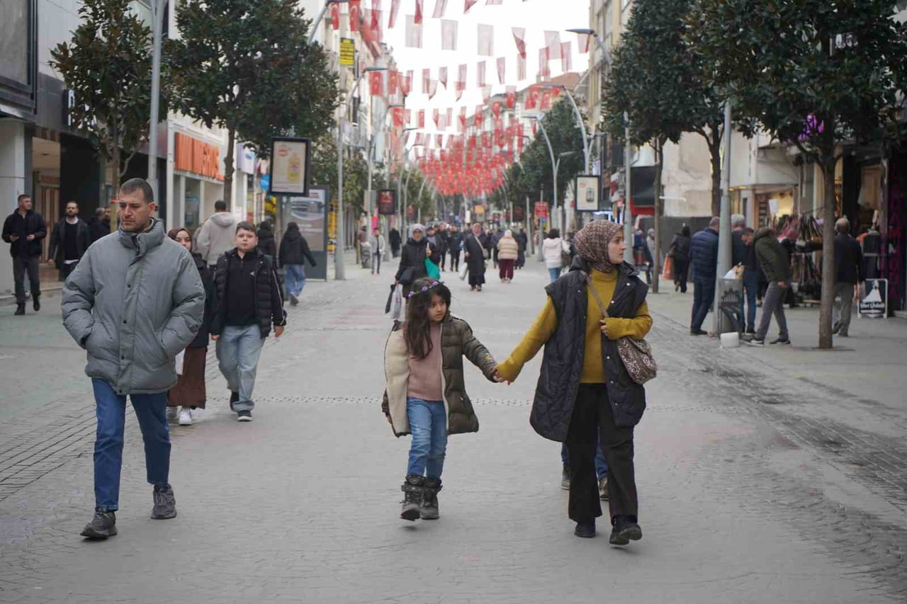 SAKARYA’DA OCAK AYININ SON GÜNLERİNDE MEVSİM NORMALLERİNİN ÜZERİNDE SEYREDEN HAVA SICAKLIKLARI...