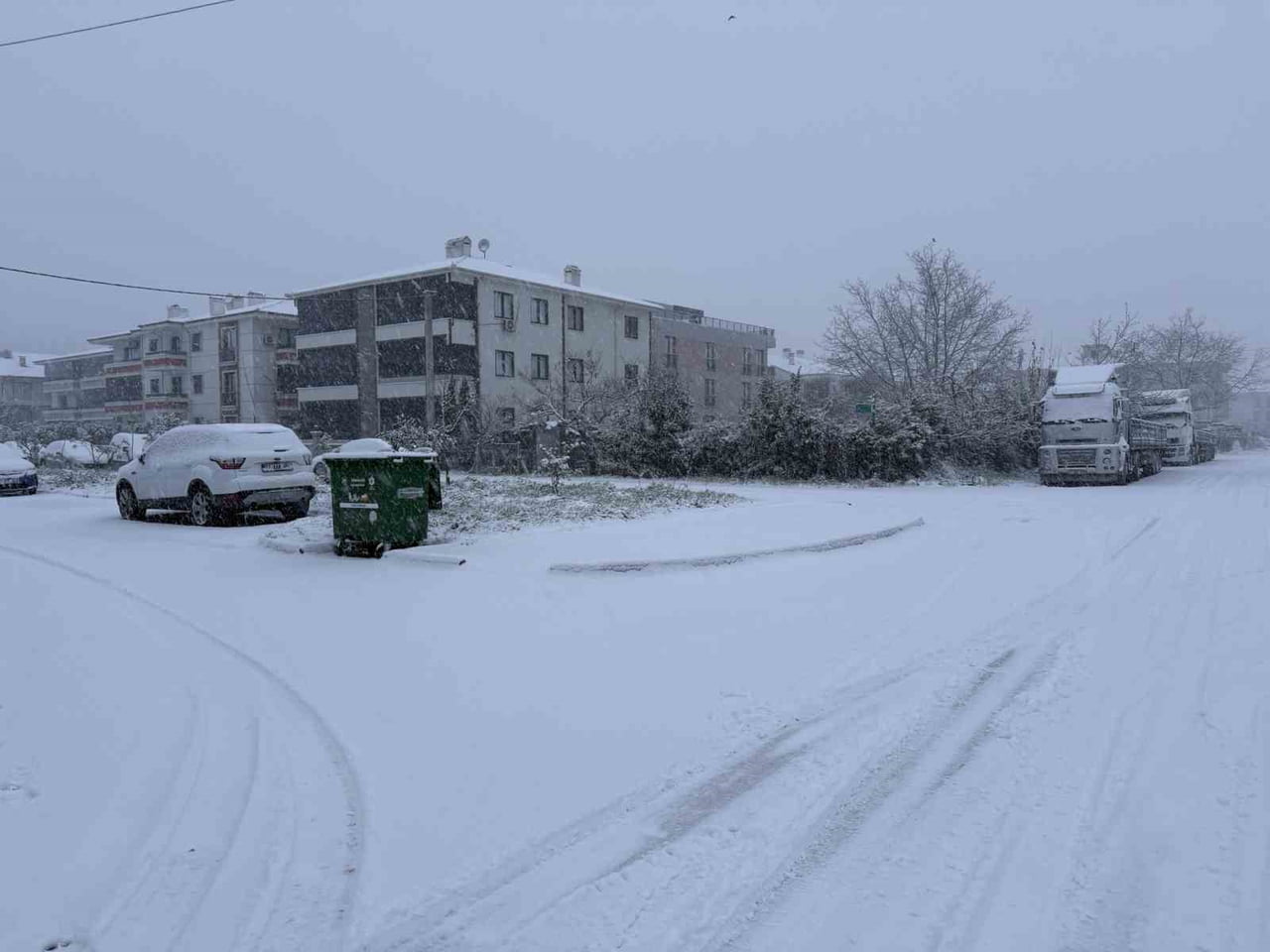 SAKARYA’DA YENİ YIL SABAHINA LAPA LAPA YAĞAN KARLA UYANDI. ŞEHİR MERKEZİNDE ETKİLİ OLAN KAR YAĞIŞI...